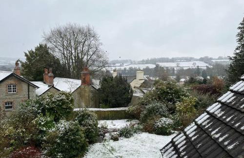 A spacious hidden gem with hot tub, lovely garden & views - Foto 33