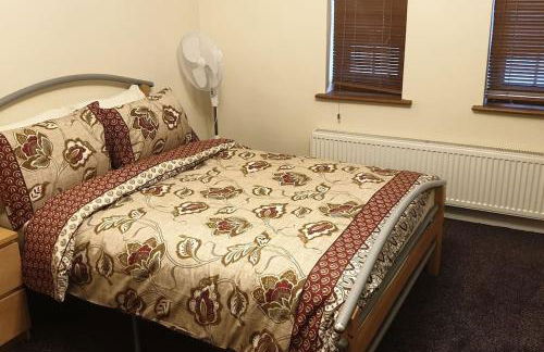 Luxury London House Sleeps x 16, Free Parking, Free Wifi, Garden Patio, Close to tube line easy access to Central London - Foto 27