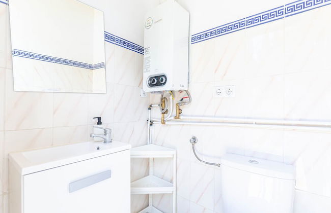 Private Villa With Inviting Space - Photo 16