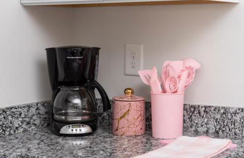 Unit 106 Stylish Condo with Free Parking and Close to Downtown - Foto 42