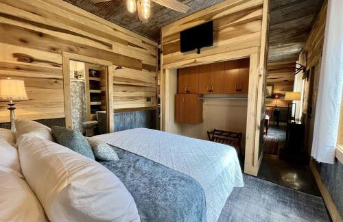 Romantic Cottage w Hot Tub & Views - Photo 19