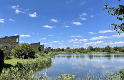 Modern contemporary home in beautiful setting - Foto 8