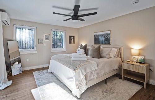 Modern Gem on 15 Acres, 5 Mi to Old Orchard Beach! - Foto 15