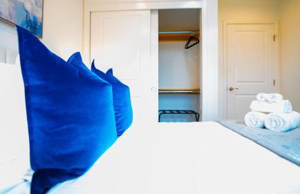 Grand Lux 4BR Prime Location & Serene Yard - Foto 26