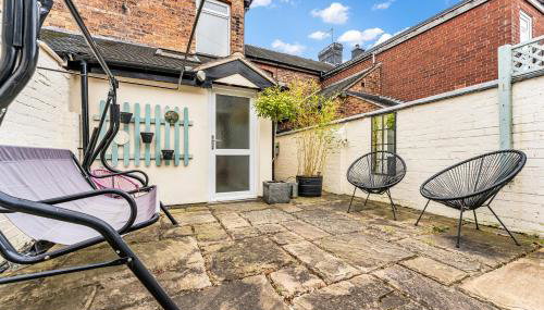 Spacious Stoke Townhouse 3BR Near Hospital & M6 with Parking - Foto 3