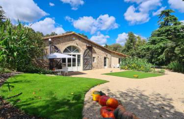 Gîte Le Puy Martineau piscine privée intérieure chauffée terrain arboré à 10 min du Puy du Fo - Foto 1