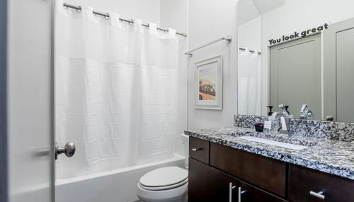 Modern Luxe Townhome with Rooftop Cinema - Foto 3