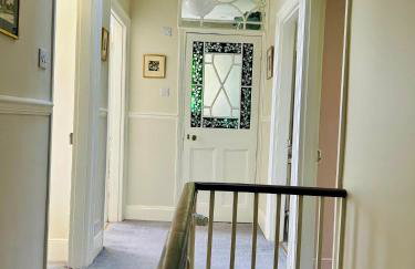 Amazing Large House, Lovely Newly Fitted Kitchen, Sleeps 8 , Nice Views and Garden, Plus a Beach Hut that is Located on Lyme Regis Beach - Photo 23