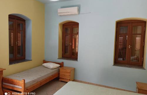 Giannis Gerakios apartments by climbing house - Photo 9