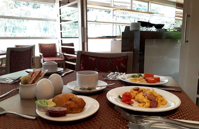 Hotel Plaza Suites - Photo 28