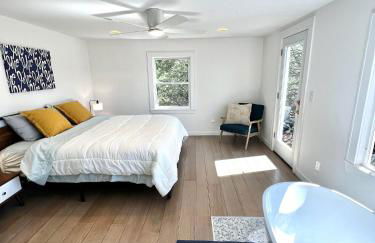 Waterfront Lakehouse Getaway in Clinton with HOT TUB - Foto 8