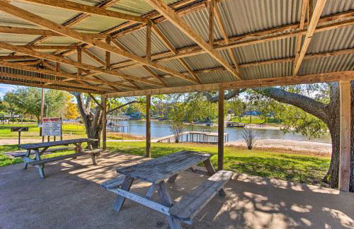 Walk to Cedar Creek Reservoir Home with Fire Pit! - Foto 32