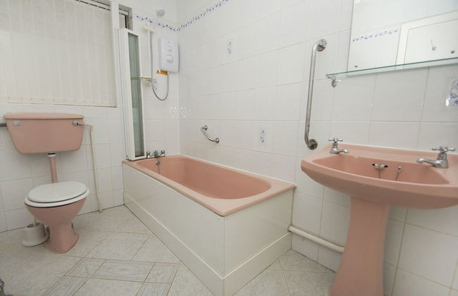 Dean Court Bungalow Parking by Brighton Holiday Lets - Photo 11