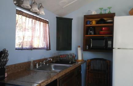 1 Beige Cozy Bungalow or 1 White Cozy Efficiency Cottage in Titusville - Foto 8