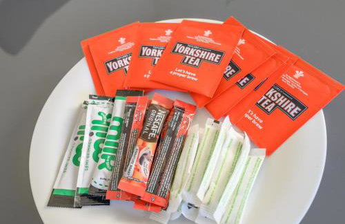 Lower Wortley 3 - Couples Haven with a Shared Kitchen - Pass the Keys - Photo 24