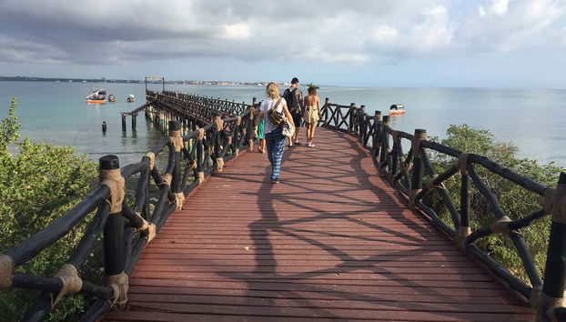 Camminando lungo il molo di Stone Town