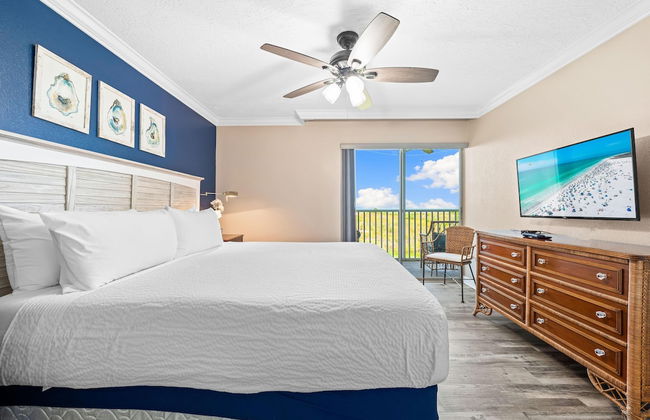 Direct Beachfront Delight by Beachside Management - Photo 2