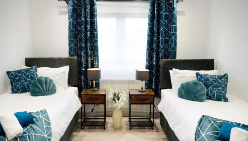 Located in the peaceful NG8 Wollaton , Perfect for Business Trips & Family Holidays or working proffesionals-long term deals, M1 Nearby , Free Parking , Private Garden , 500Mb Wi-Fi , Netflix - Foto 5