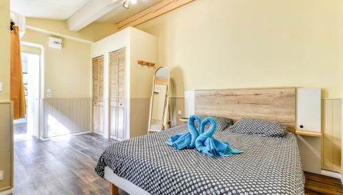 Côté Palais avec Climatisation - Fibre & Netflix - Spacieux en rez-de-chaussée - Foto 2, wardrobe