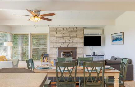 Sunny Side Island Retreat by Avantstay Backyard - Photo 28