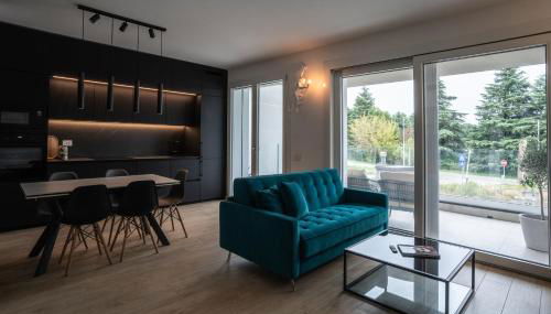 LuxeDesign Apartment - Photo 4