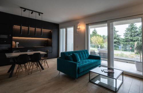 LuxeDesign Apartment - Photo 4