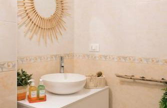 Elegante bilocale con vista mare e parcheggio - Foto 15