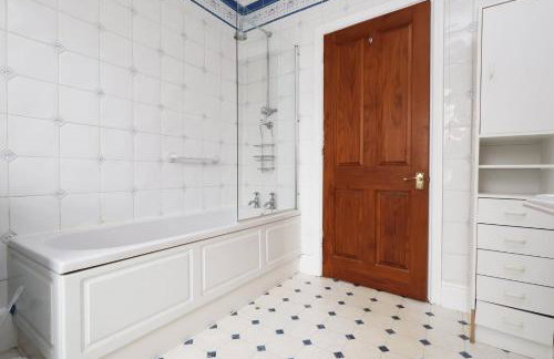 Spacious 3BR Flat in Cowbridge Centre - Foto 23