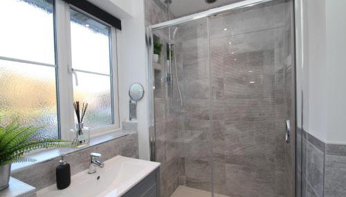 Lovely house overlooking field with woodland walks - Foto 2