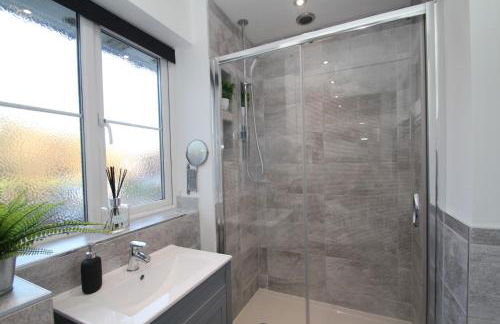 Lovely house overlooking field with woodland walks - Foto 2