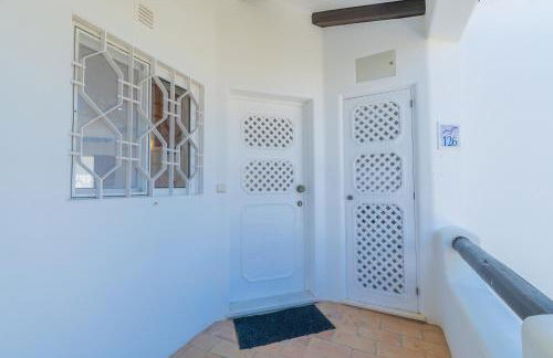 Ocean Vista Retreat with Beach & Pool Access by Drago Rentals - Foto 50