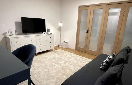 Self-catering fully equipped apartment in Vauxhall - Photo 17