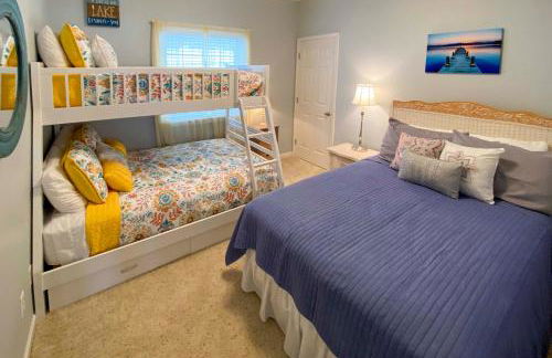 Pool Access Waterfront Lake Ozark Condo with Patio - Foto 24