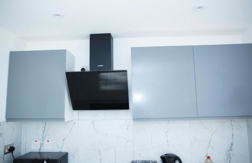 Central Harrow Cozy Apartment with free parking - Photo 12