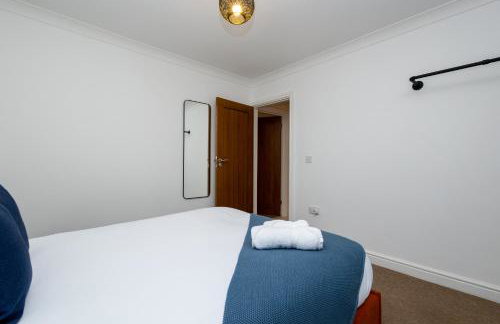 Modern Detached 4-Bedroom 2-Bath Home, Guildford - Photo 29