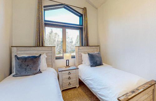 Near Hiking and Biking! Flagstaff Condo with Grill - Foto 16