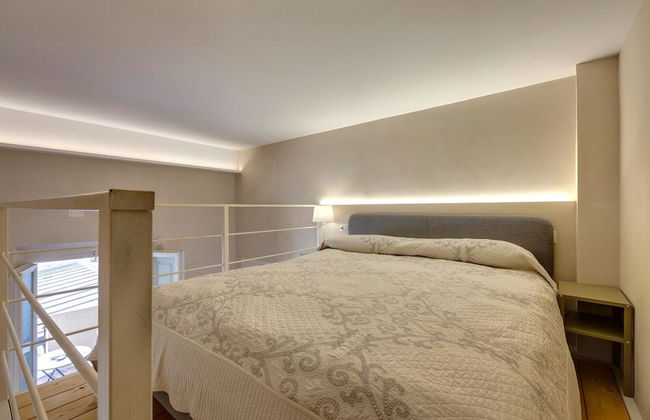 Central Berchet With Terrace and Private Entrance - Photo 3