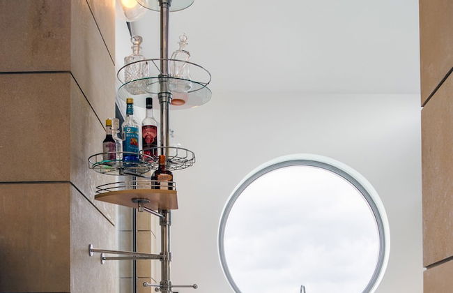 Minimal Blue Villa - Photo 16