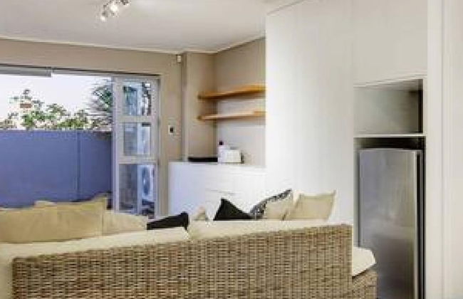 Camps Bay Holiday Apartment in Secure Complex With Private Pool and Parking Houghton Views - Foto 23