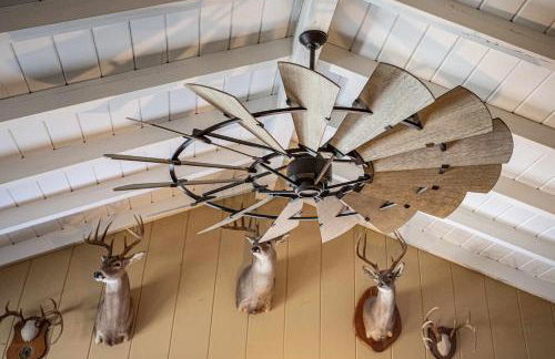 Combined Cabin Escape w BBQ Fire Pit - Photo 11