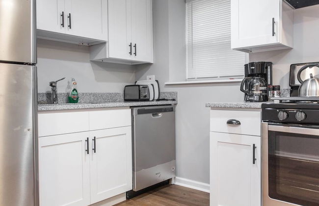 Mid Century Gem Comfort, Close to Train 3bd - Foto 19