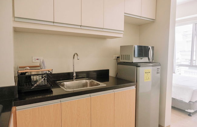 Stunning Cityscape Hideout - Photo 14