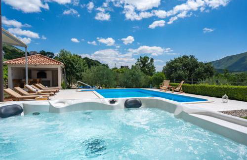 VILLA BEYBE with Jacuzzi, large private pool 50m2, BBQ,free WIFI, 3 bedrooms - Foto 11