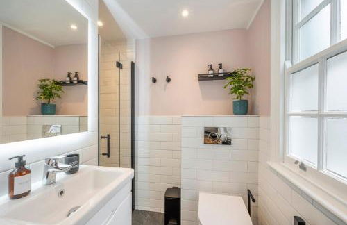 2BR Harry Potter Inspired House - Covent Garden - Photo 15