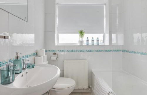 Ann’s Place - 2 Bed House Central Romford - Free Parking & Garden - Foto 22