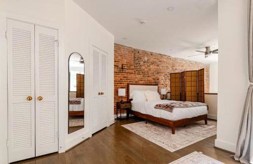 Entire 2-Story Garden Loft Apt with Parking, walk to Metro, Zoo, 2 mi from White House - Photo 3