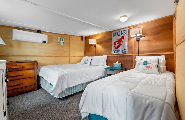 Beachfront Pet Friendly Sleeps 15 Bbq! - Photo 9