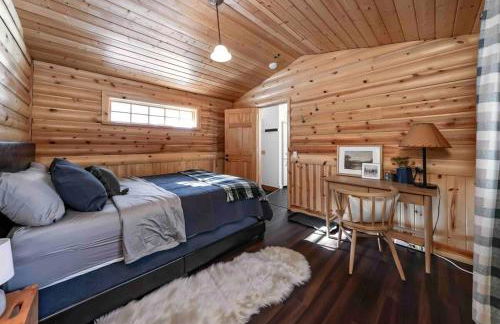 The Cedar House Prime Spot Kayaks & Cool AC - Photo 22