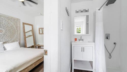 Treehouse Hotel - Foto 3, towels, wardrobe