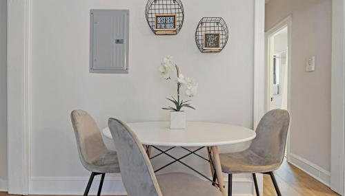 Warm & Lovely 2BR Apt close to Dining & Shops - Touhy 1S - Foto 3